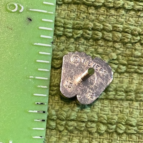 V Evers Precious Feet Hat Pin Lapel Pin Tie Tac Vintage 1979 - Picture 3 of 4
